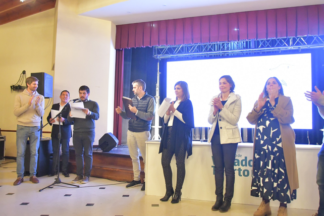 El intendente Leonel Chiarella y representantes del Colegio de Arquitectos exhibieron los proyectos para desarrollar esta importante obra.