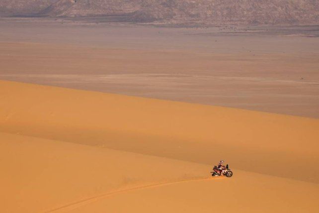 Luciano Benavides perdió terreno en la general y ahora está tercero en el Dakar.