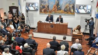 El intendente Emilio Jatón durante su discurso de inicio de sesiones del Concejo Municipal
