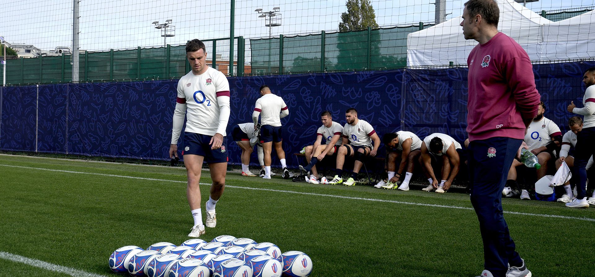 George Ford, de la selección de rugby de Inglaterra, con sus compañeros de equipo llega a la sesión de entrenamiento en las afueras de París, Francia, el martes 17 de octubre de 2023. (Foto AP/Themba Hadebe) George Ford, de la selección de rugby de Inglaterra, con sus compañeros de equipo llega a la sesión de entrenamiento en las afueras de París, Francia, el martes 17 de octubre de 2023. (Foto AP/Themba Hadebe)