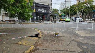 Assa vinculó el socavón de bulevard y 9 de julio con las últimas lluvias.
