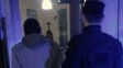 Un hombre de 48 años fue detenido por la policía. Además de los disturbios se produjeron daños a un móvil policial.