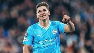 Gran tarea con doblete de Julián Álvarez en la victoria de Manchester City sobre Estrella Roja.