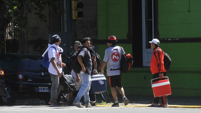 Los primeros en llegar a 27 de Febrero y Laprida.