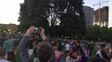 la popularidad del pokemon go transforma a cualquier lugar en un campo de batalla