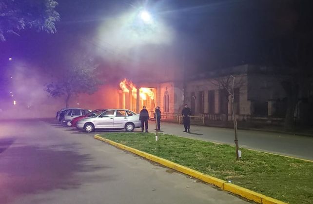 Imágenes del incendio del centro cultural El Birri.