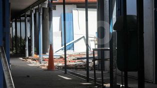 Los Sin Techo esperan material de una demolición para viviendas