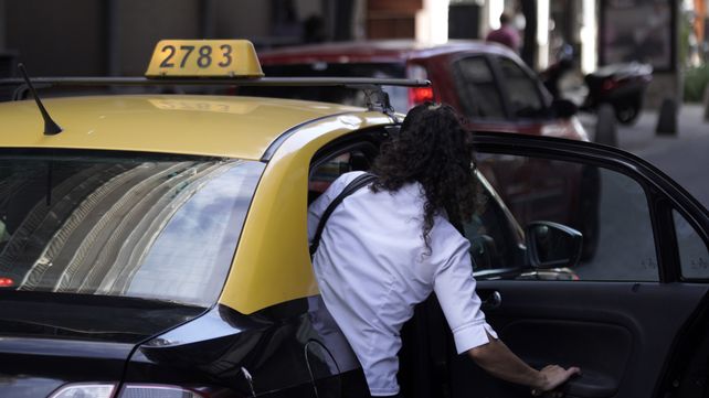 Los taxistas trabajan con normalidad este lunes