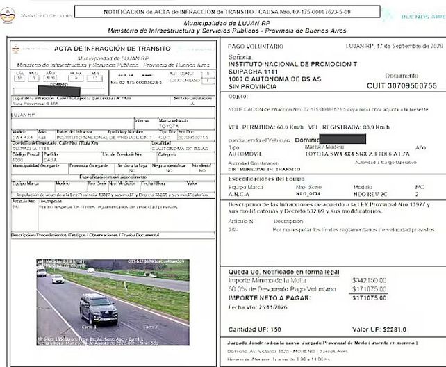 Manuel Adorni: mientras se prepara para explicar su patrimonio mantiene custodia y se mueve en un auto oficial