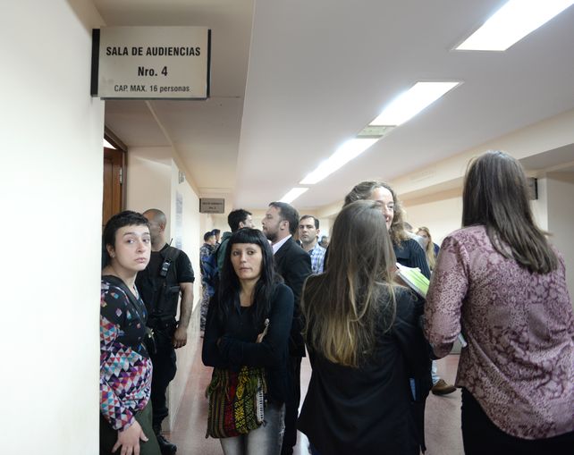 espera. Familiares y allegados a la víctima concurrieron ayer a la audiencia.