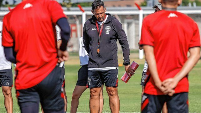 El DT de Huracán y la espina de ganar el clásico