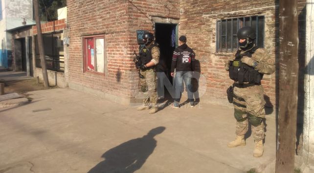 Golpe a la venta de drogas en barrio San Lorenzo: 10 detenidos