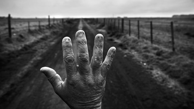 La pretensión de los integrantes de Paren de Fumigarnos es que la muestra del fotoperiodista Pablo Piovano se exponga en cada uno de los lugares que padecen la problemática del uso extensivo de agrotóxicos.