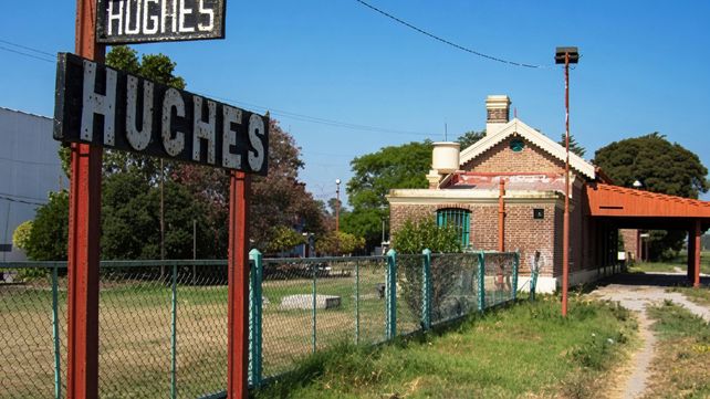 Un adolescente de 15 años falleció tras caer de su moto en Hughes.
