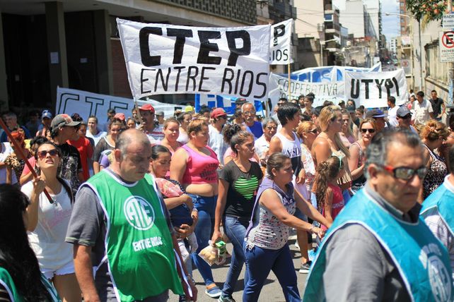 ATE y la Multisectorial marcharon y pidieron frenar el brutal ajuste de Macri