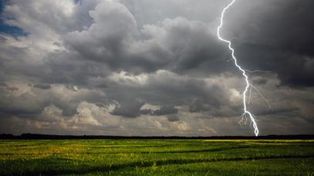 Un hombre fue alcanzado por un rayo en un campo de Córdoba