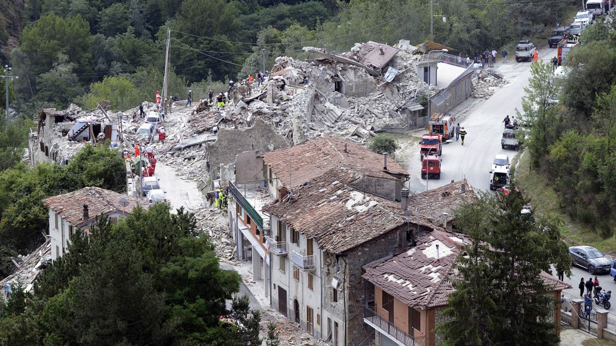 Un drone mostró imágenes aéreas del devastador terremoto en Italia que