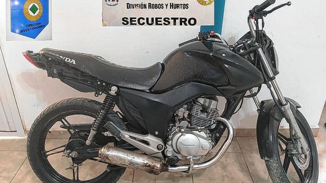 Recuperan una moto robada en marzo en el barrio Santa Lucía