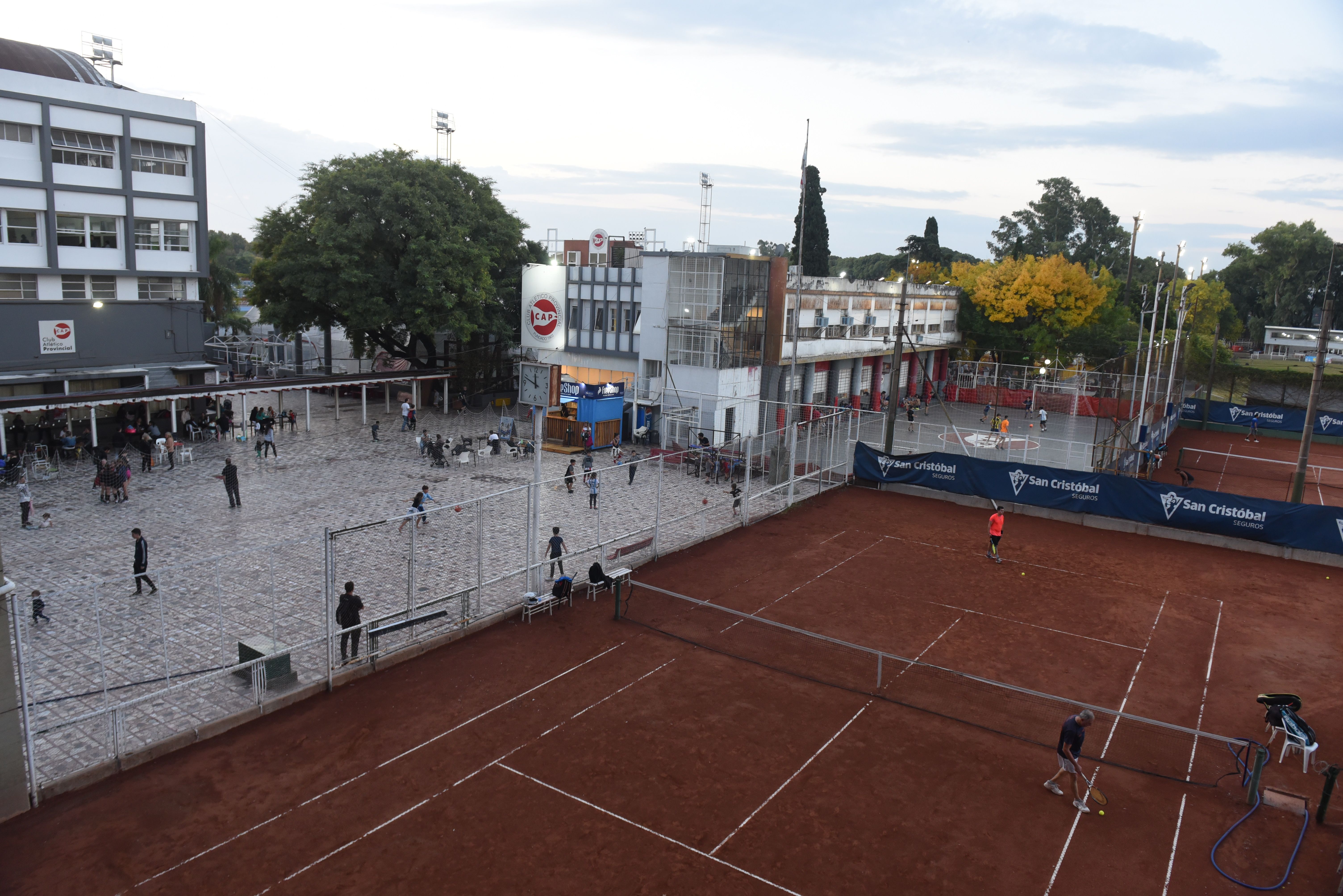 La sede central. El club desde sus origenes fomentó y estimuló las actividades sociales y culturales.