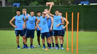 El plantel de la selección de Mascherano lleva adelante los últimos ejercicios de cara al partido de este martes.