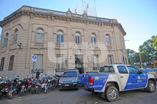 Investigación. En la Seccional 1ª fue donde se llevó adelante la investigación. El jueves agentes de esa dependencia aprehendieron al muchacho de 22 años en San Martín al 2400.&nbsp;