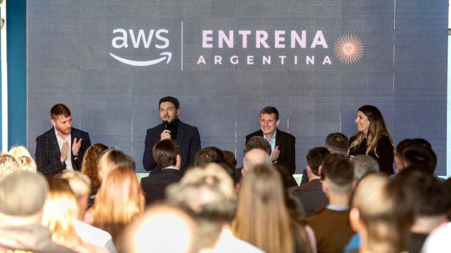 El gobierno y Amazon Web Services se unen para capacitar en tecnologías a estudiantes