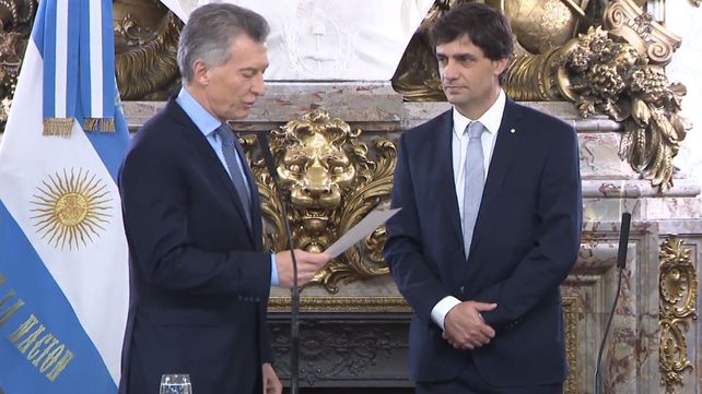 Macri y Lacunza en la asunción esta mañana en el Salón Blanco de la Casa Rosada.