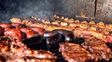 Hizo una denuncia contra sus vecinos porque hacen asado todos los días