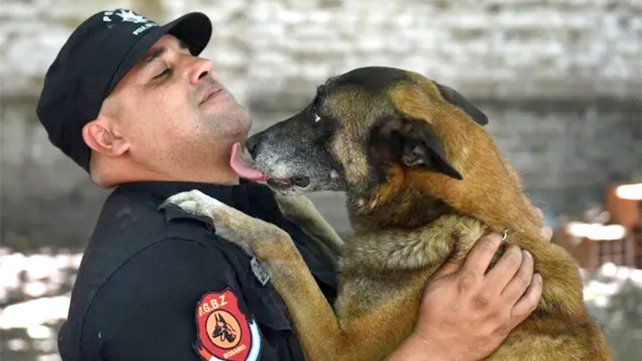 Leandro Rivero y su perro Baloo fotografiados por La Capital en 2022