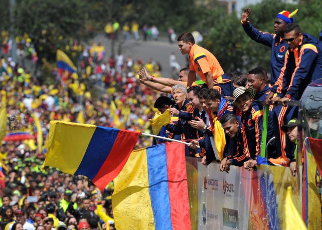 Pekerman y la selección de Colombia fueron recibidos como héroes