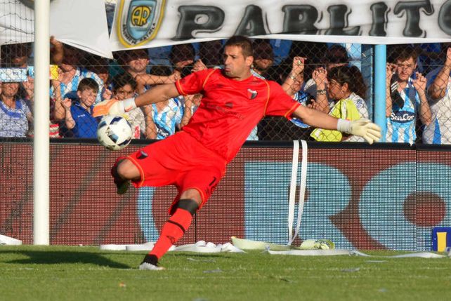 Colón: Carranza será el arquero titular por Copa Argentina