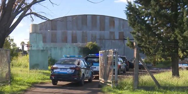 Un obrero de 60 años cayó del techo de un galpón y murió