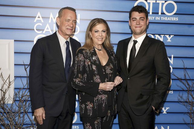 Tom Hanks regresa a los cines convertido en un viudo estricto y malhumorado