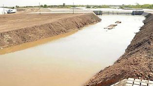 Santiago firmó un acuerdo para quitar el terraplén y liberar agua