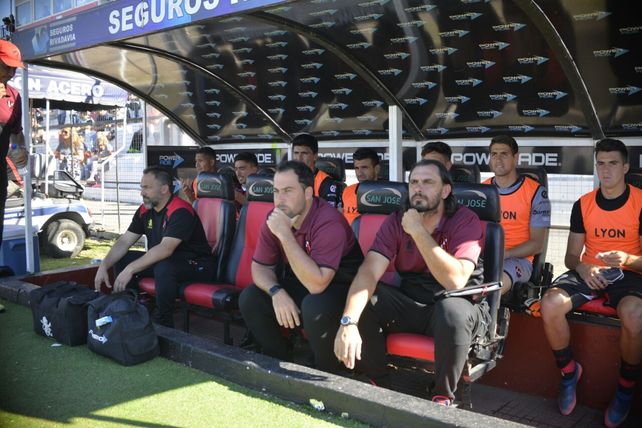 ¿Fue el último partido de Pumpido en el banco de Patronato?. Foto UNO Mateo Oviedo.&nbsp;