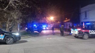 Violencia en Coronel Dorrego: un menor detenido, tres policías heridos y patrulleros destrozados