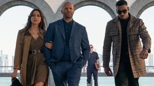 Aubrey Plaza, Jason Statham y Bugzy Malone interpretan a un grupo de funcionarios de elite.