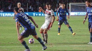 Colón tuvo chances, pero no pudo con Atlético Tucumán.