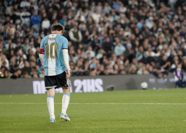 Messi convirtió en su despedida y el Monumental entero se emocionó coreando su nombre