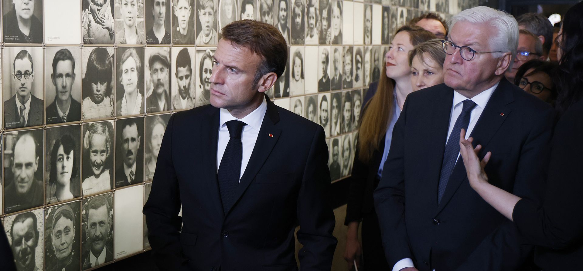 El presidente francés Emmanuel Macron y el presidente alemán Frank-Walter Steinmeier visitan el monumento para conmemorar el 80º aniversario de la masacre de 643 personas por las fuerzas nazis alemanas, en Oradour-sur-Glane, suroeste de Francia, el lunes 10 de junio de 2024. (Ludovic Marín vía AP) El presidente francés Emmanuel Macron y el presidente alemán Frank-Walter Steinmeier visitan el monumento para conmemorar el 80º aniversario de la masacre de 643 personas por las fuerzas nazis alemanas, en Oradour-sur-Glane, suroeste de Francia, el lunes 10 de junio de 2024. (Ludovic Marín vía AP)
