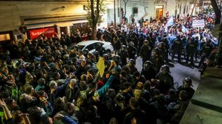 Manifestantes a favor y en contra de Cristina provocaron incidentes frente al edificio donde vive la vicepresidenta en Recoleta.&nbsp;
