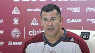 Lanús confirmó que su entrenador, Jorge Almirón, dio positivo en el testeo de coronavirus.&nbsp;