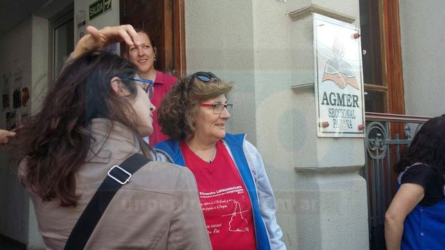 Marchan los padres de alumnos de la escuela Rivadavia en reclamo de obras