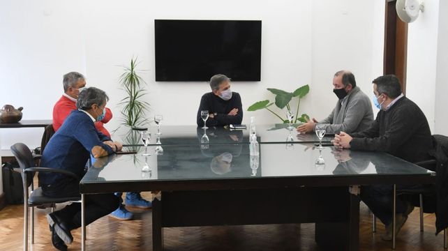 Emilio Jatón junto a los intendentes Alberto Ricci