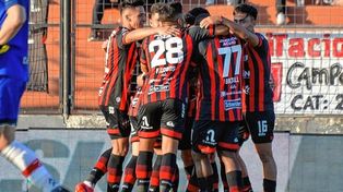 Patronato venció a Huracán en el final y cerró la Liga con la frente en alto