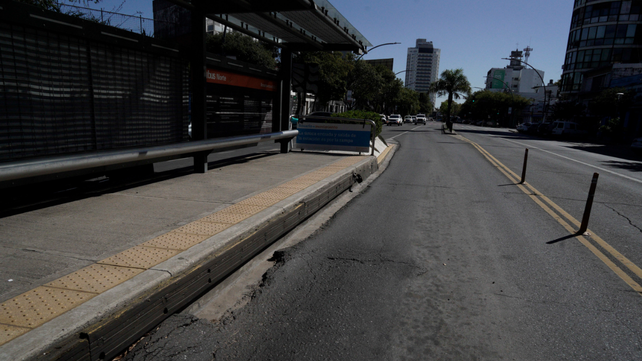 La calzada del Metrobus Norte luce deteriorada en varios puntos. Ya se reparó en diversas ocasiones