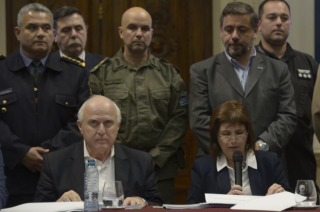El gobernador y la ministra de Seguridad de la Nación durante el informe que presentaron ayer.&nbsp;