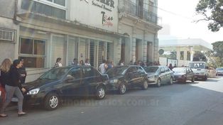 Marchan los padres de alumnos de la escuela Rivadavia en reclamo de obras