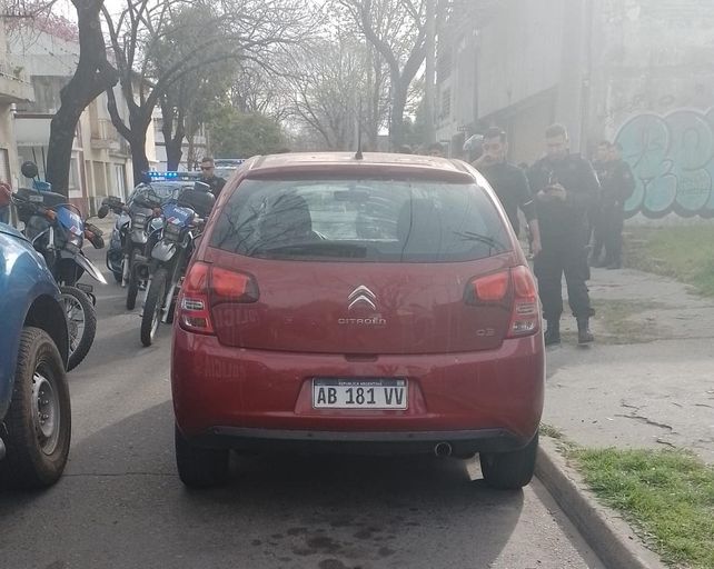 Mataron a un policía en una emboscada frente a la sede de la Agencia de Investigación Criminal