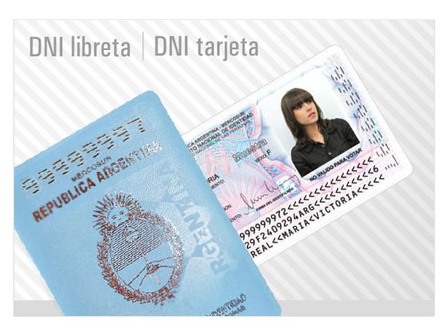 Cristina dijo que ya no se emitirá el DNI celeste, sólo la tarjeta